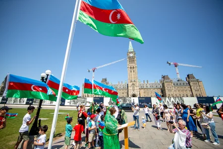Kanada parlamenti qarşısında Azərbaycan bayrağı qaldırılıb
