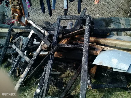 Bərdədə azyaşlı övladlarını yanğından xilas edən ata xəsarət alıb - FOTO