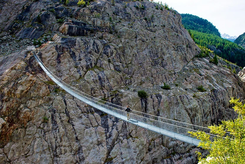İsveçrədə dünyanın ən uzun asma piyada körpüsü açılıb