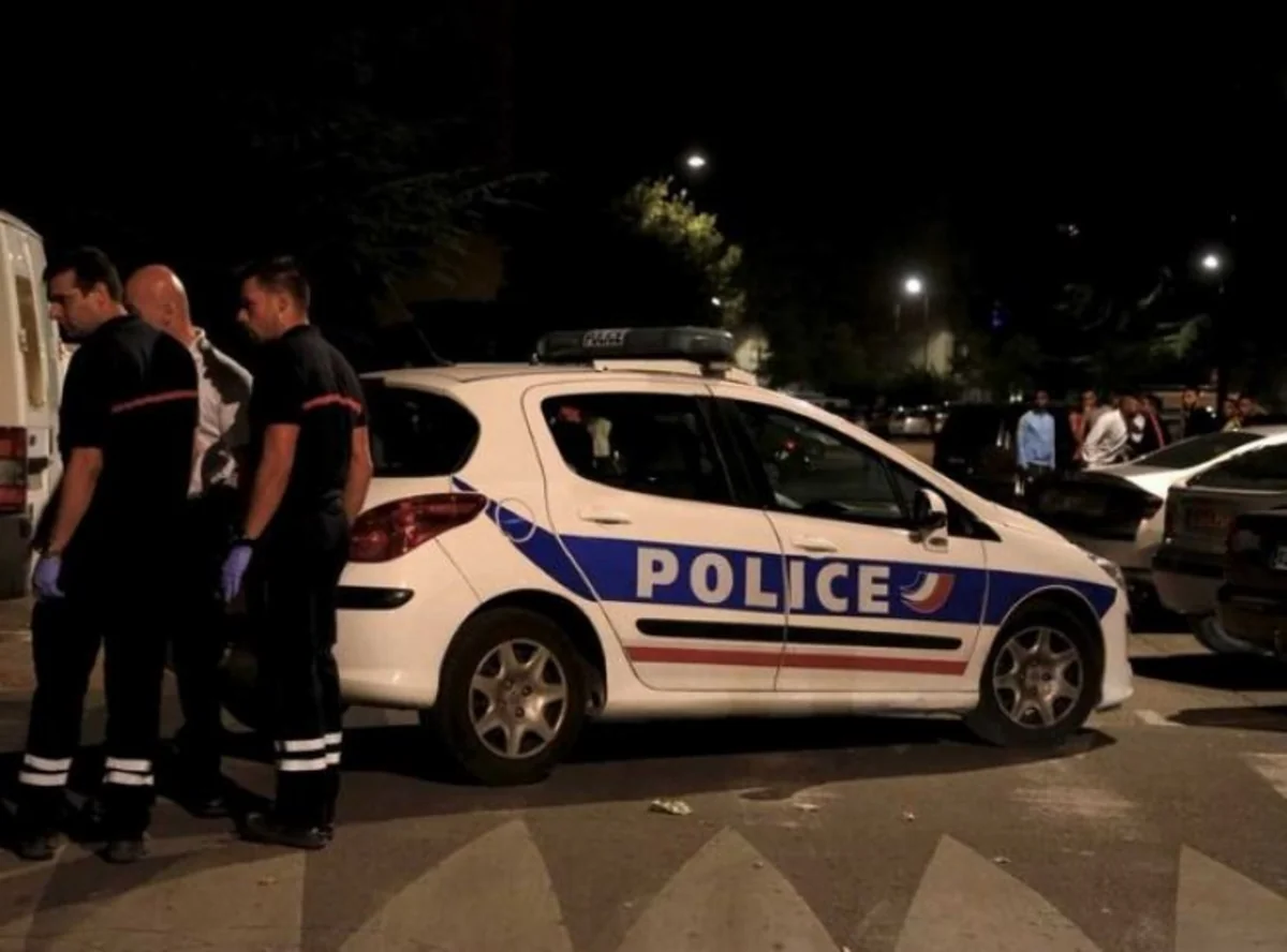 Fransada miqrant avtomobili polisin üzərinə sürüb