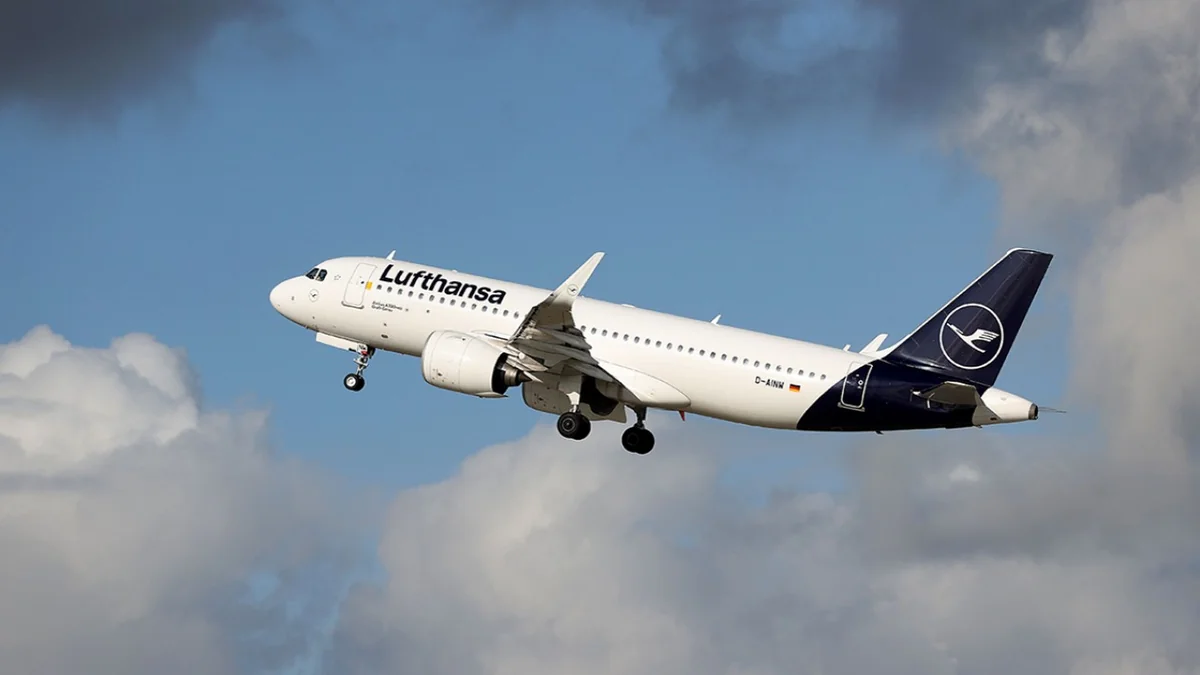 Lufthansa отменит более 3 тыс. рейсов из-за дефицита сотрудников