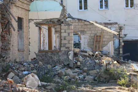 Gəncə terrorunda zərər çəkən şəxs: Öncə bir evimə, bir neçə gün sonra isə digər yaşadığım küçəyə raket düşdü
