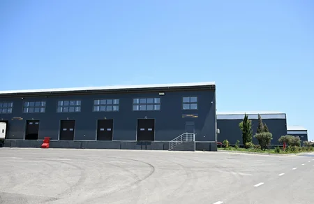 İlham Əliyev Bakıda müxtəlif növ və çeşiddə qəlyanaltı məhsullarının istehsalı zavodunun açılışında iştirak edib