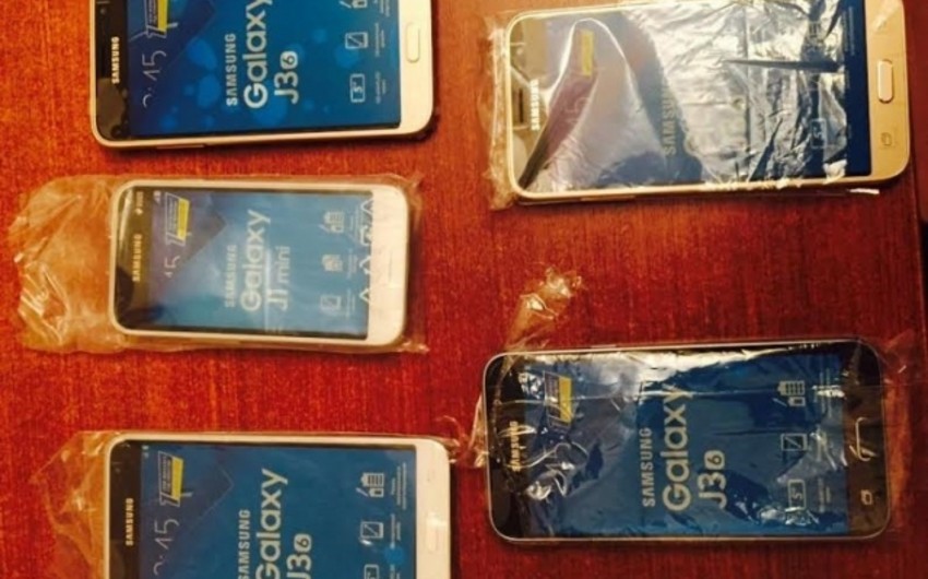 Azərbaycan gömrükçüləri mobil telefonlar və aksesuarlarını aşkar edib