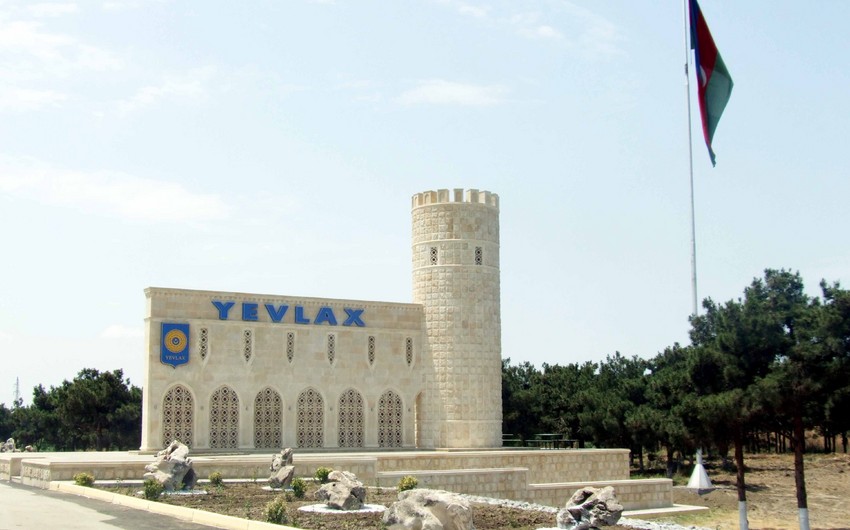 Yevlaxda qaraçılar polisə xəsarət yetirib