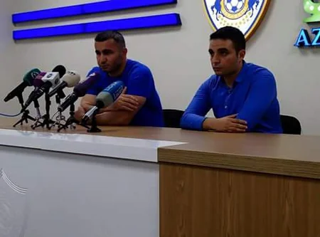 “Qarabağ”ın baş məşqçisinə şərab hədiyyə olunub