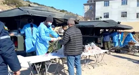 Азербайджанские спасатели установили в Кахраманмараше палаточные городки по трем адресам