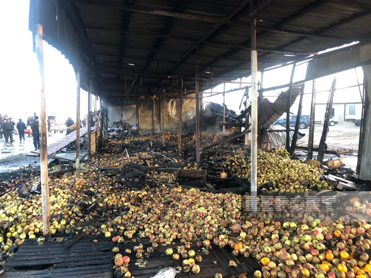 Sumqayıtda bazarda yanğın olub