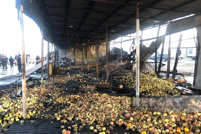 Sumqayıtda bazarda yanğın olub