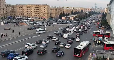 Bakıda 15 istiqamətdə nəqliyyatın sıxlığı müşahidə olunur