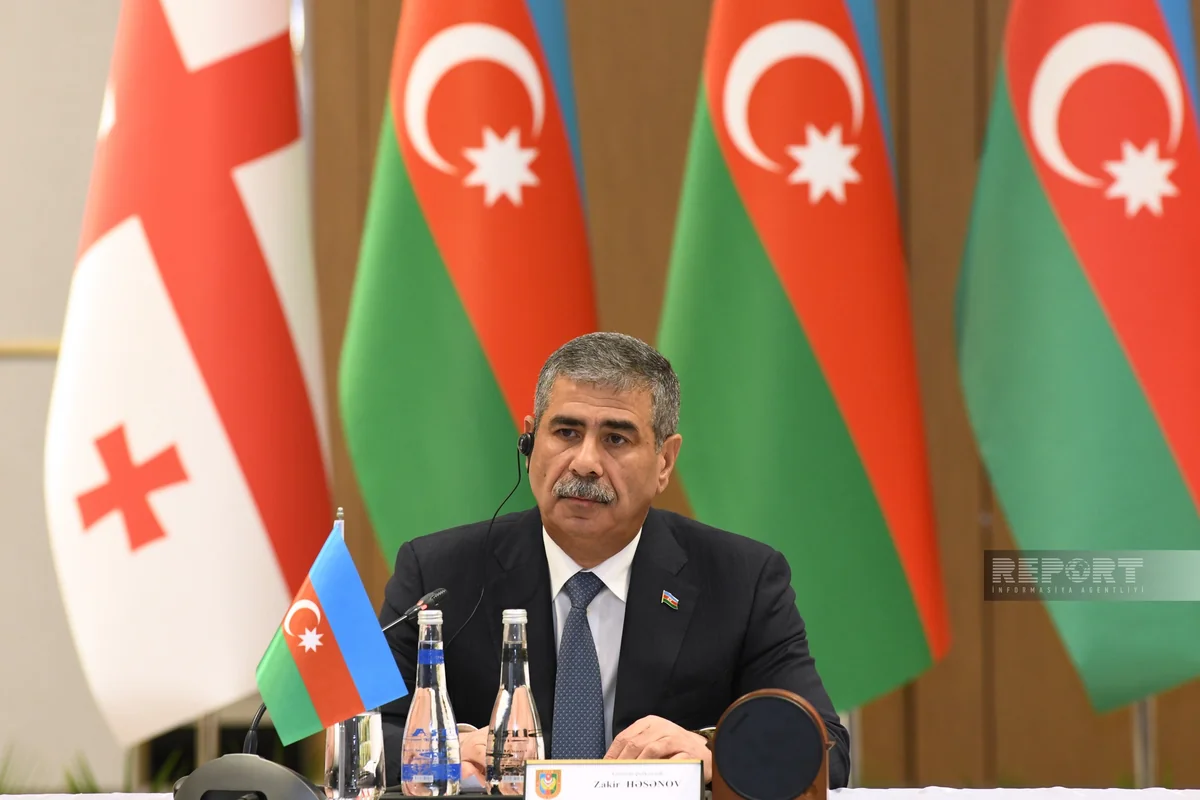 Müdafiə naziri: Üçtərəfli görüşlər regionda sülhə töhfə verir