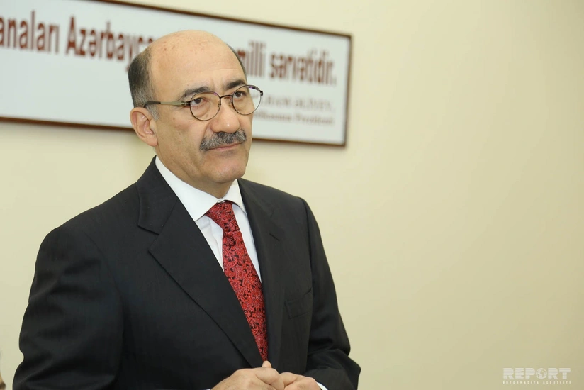 Əbülfəs Qarayev kollektivlə vidalaşıb