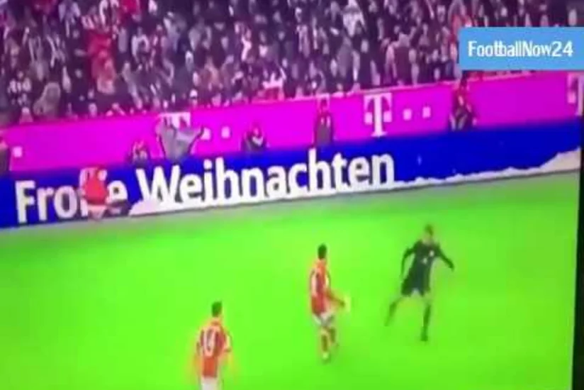 Bavariyanın futbolçusu oyun zamanı Santa-Klausu komanda yoldaşı ilə səhv salıb