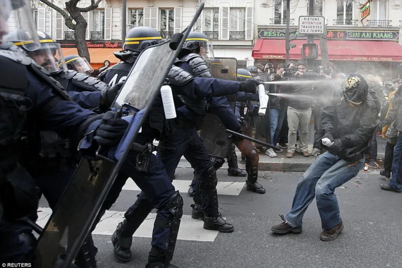 Parisdə 68 min nəfər hökumət əleyhinə aksiya keçirib