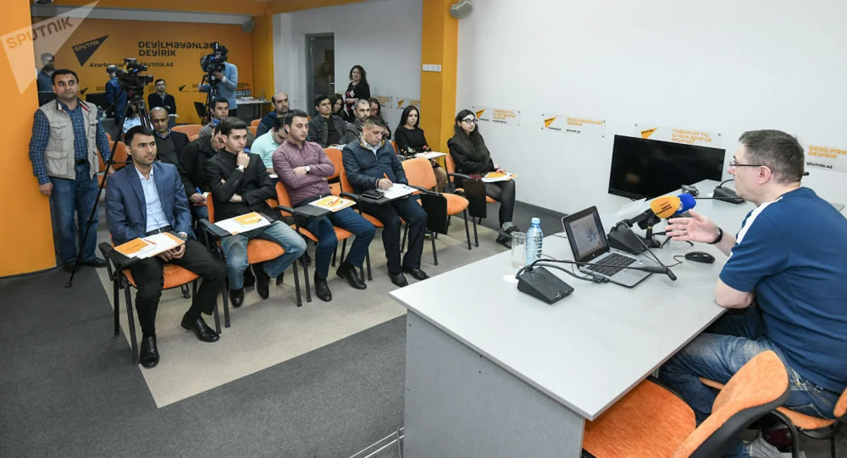 Российский журналист рассказал в Баку о специфике работы СМИ на спортивных мероприятиях