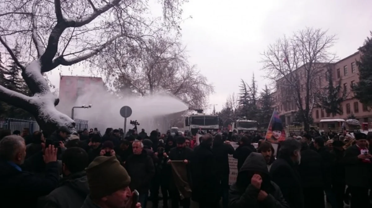 Ankarada TBMM-in binası qarşısında etiraz aksiyası keçirilib