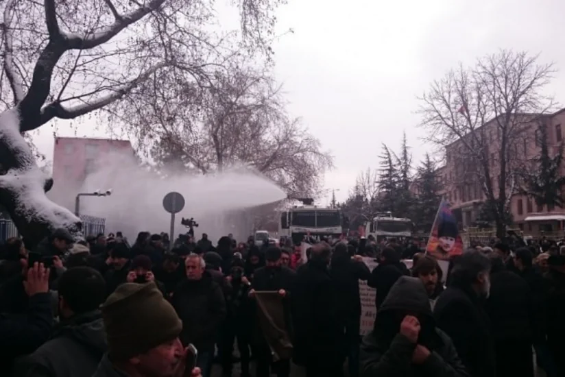 Ankarada TBMM-in binası qarşısında etiraz aksiyası keçirilib