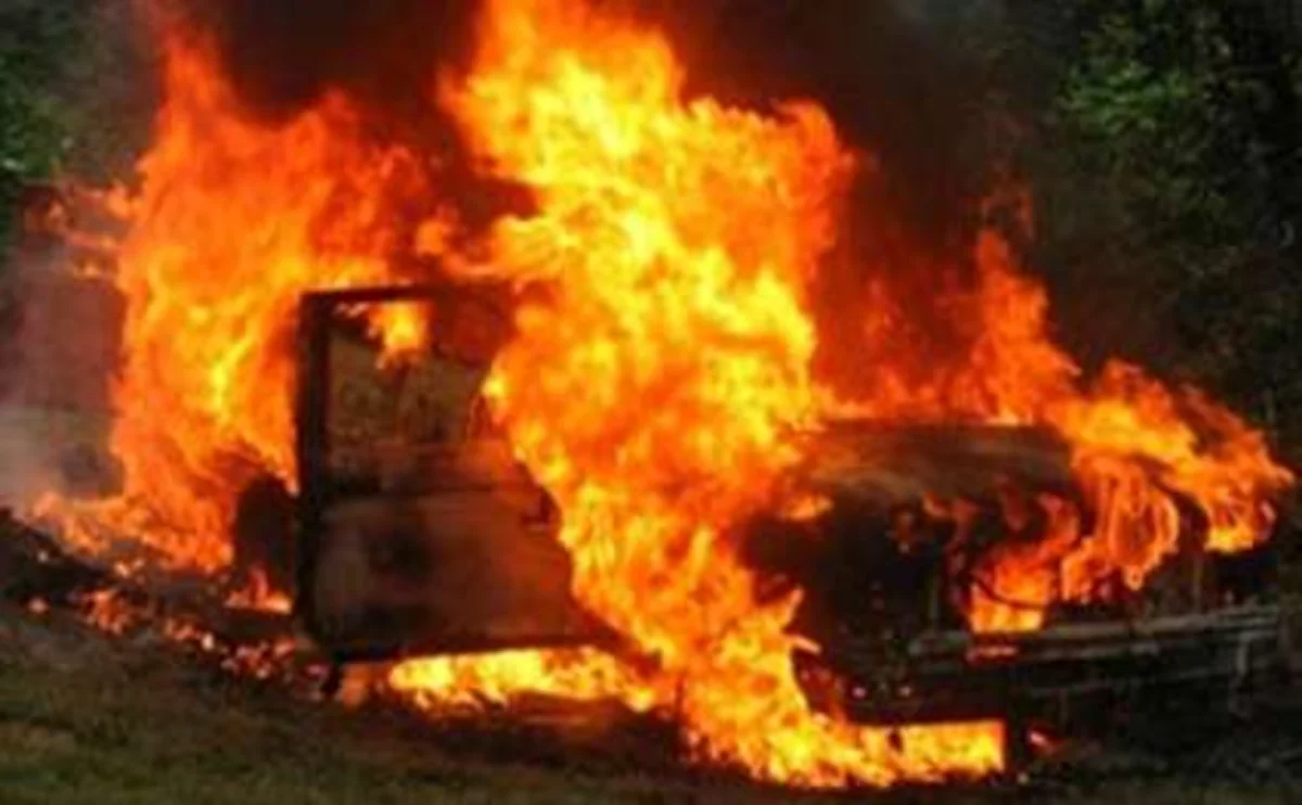 Kürdəmirdə KaMAZ yanıb