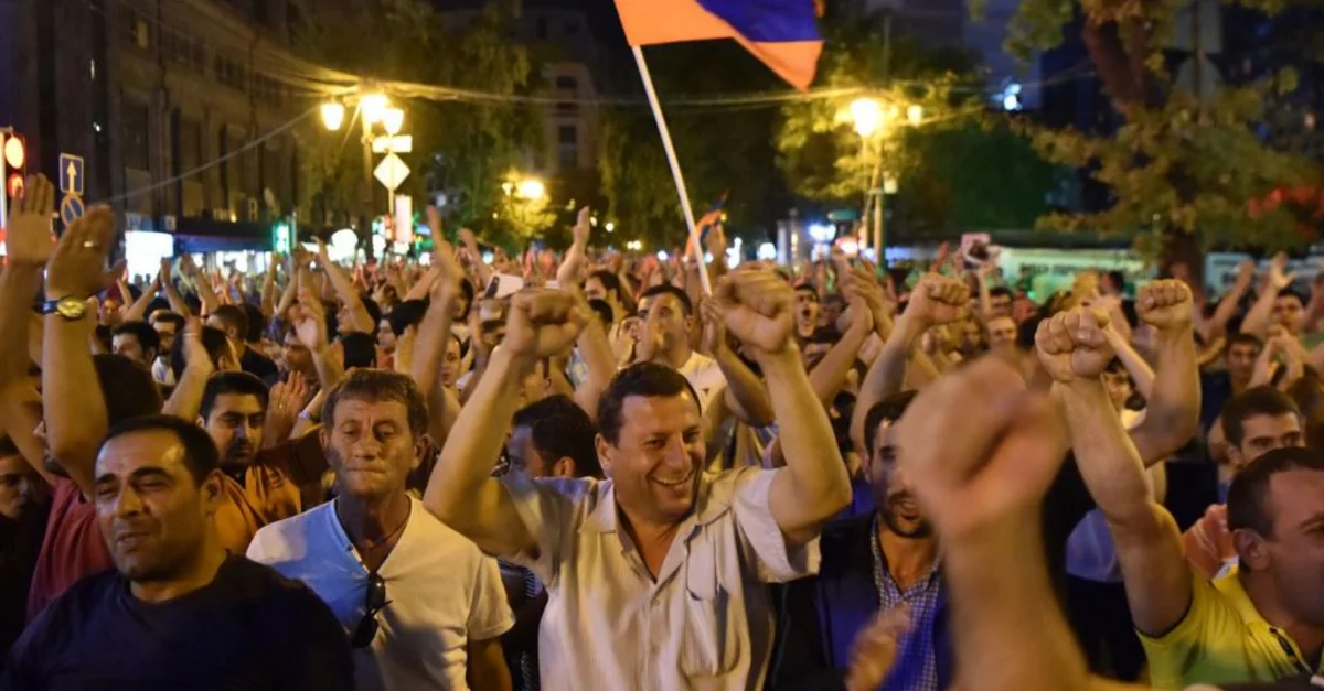 ​На площади Свободы Еревана проходит многолюдный митинг