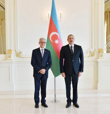 President Ilham Aliyev received credentials of incoming Dutch Ambassador