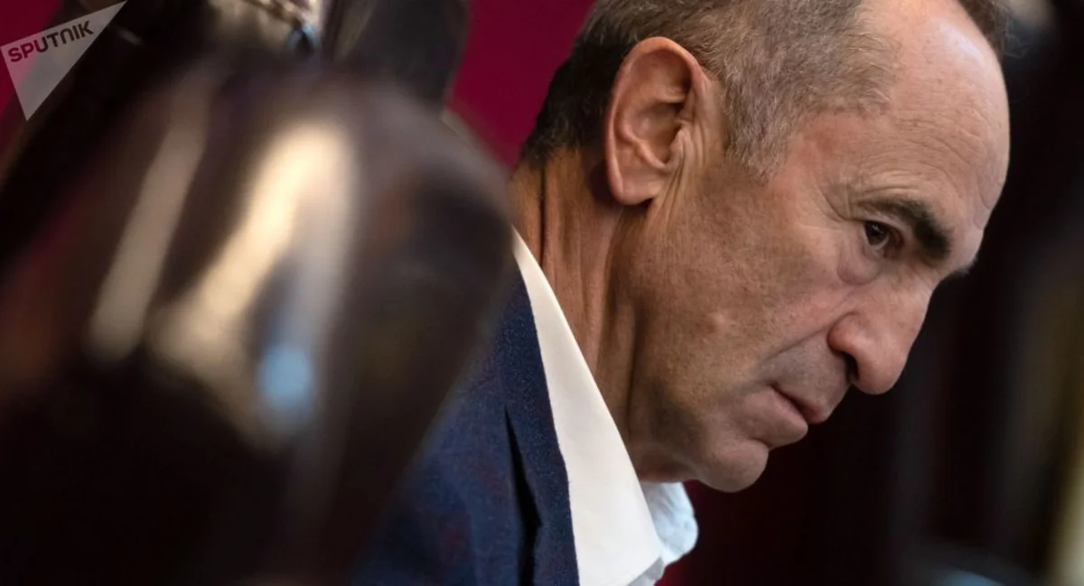 Robert Koçaryan Nikol Paşinyanı ittiham edib: “Ya məsuliyyətsizdirlər, ya da ələ alınıblar”