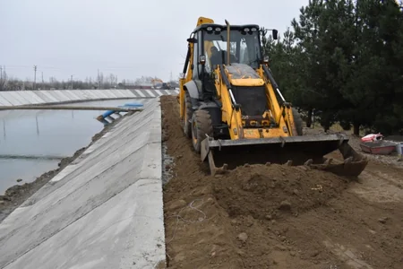 Yuxarı Qarabağ kanalında betonlama işləri aparılır