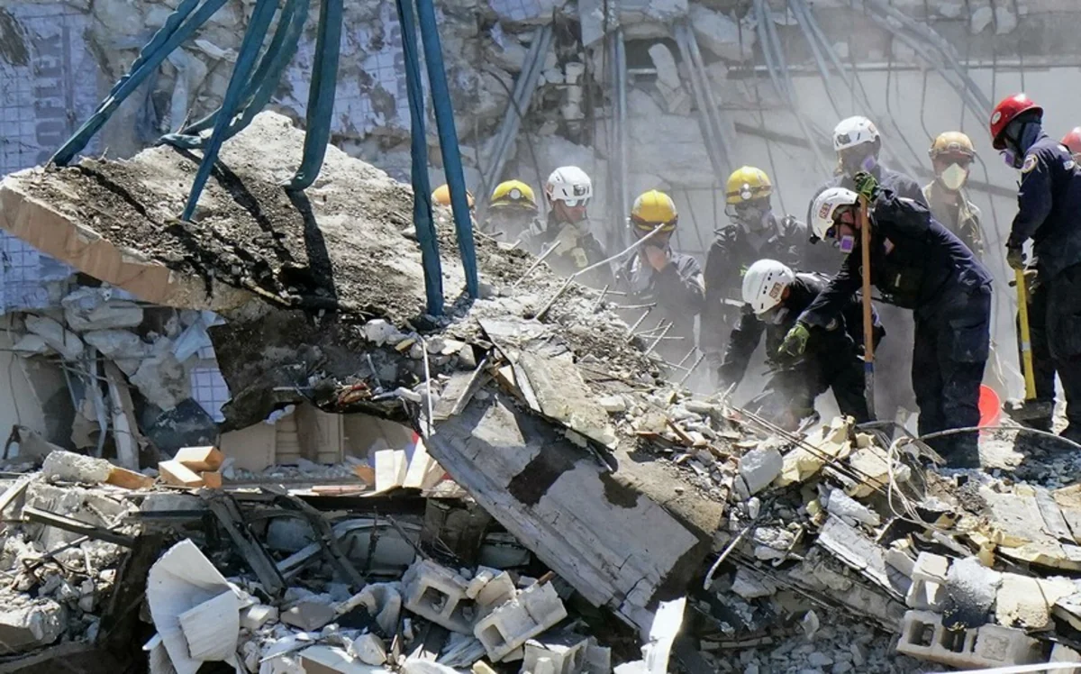 At least eight killed in China's hotel collapse