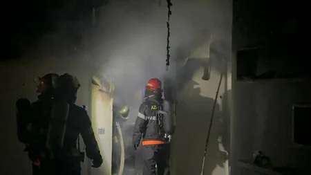 Bakıda çoxmərtəbəli yaşayış binasındakı yanğın söndürülüb - YENİLƏNİB