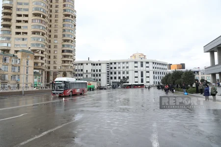 Avtomobilsiz 28 May metrostansiyası və dəmiryolu vağzalının qarşısı - FOTOREPORTAJ