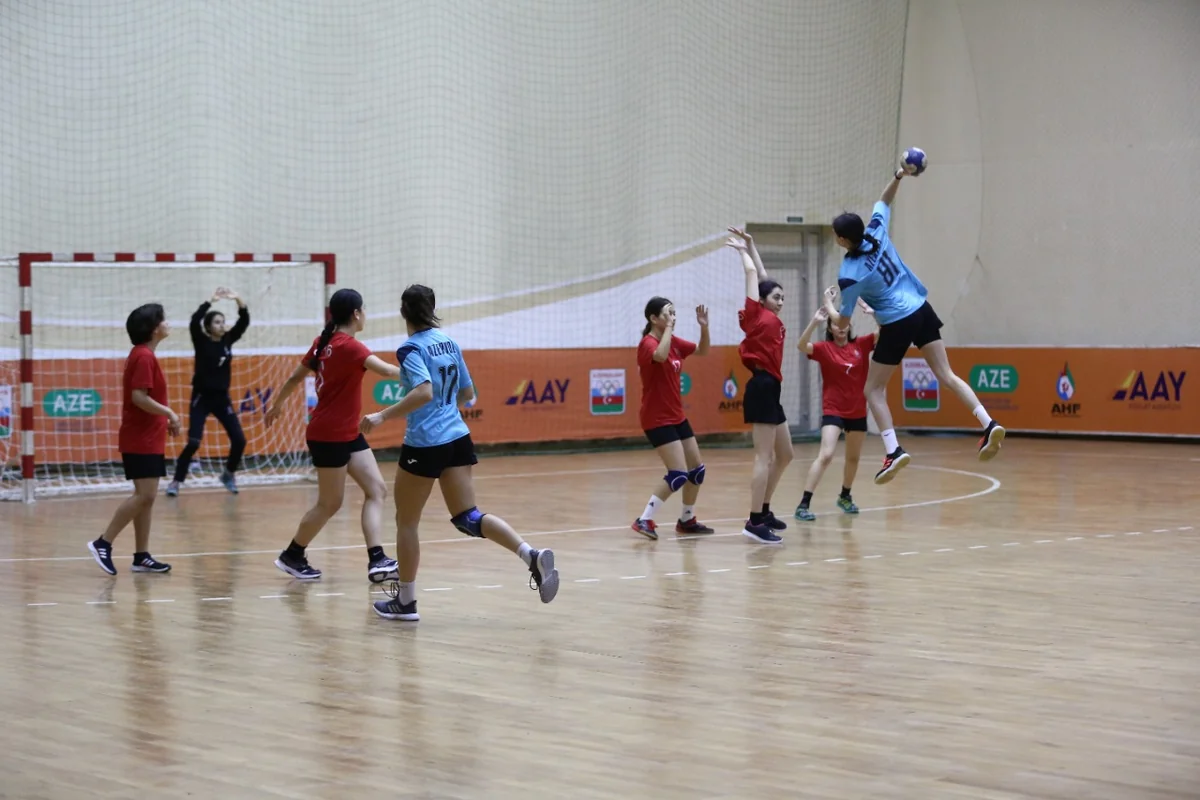Həndbol üzrə Azərbaycan çempionatı: Favoritlər inamlı qələbə qazanıblar