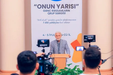 Gənc rəssamların Onun yarısı adlı qrup sərgisi keçirilib