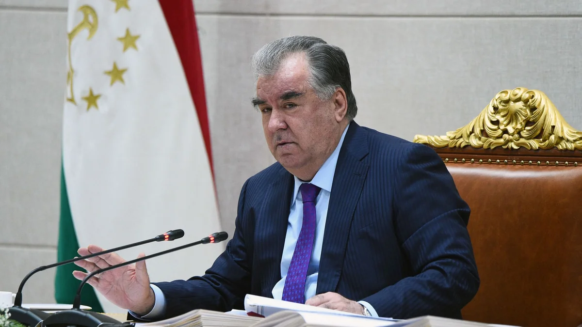 Президент Таджикистана провел перестановки в оборонном ведомстве