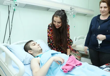 Leyla Əliyeva onkoloji xəstəlikdən əziyyət çəkən uşaqlarla görüşdü
