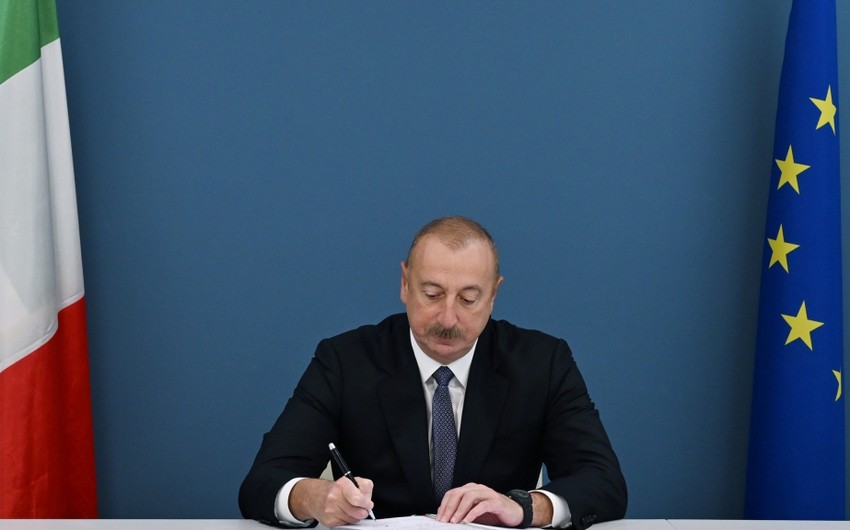 İlham Əliyev İtaliyanın Azərbaycandakı səfirliyində olub, Silvio Berluskoninin vəfatı ilə əlaqədar başsağlığı verib