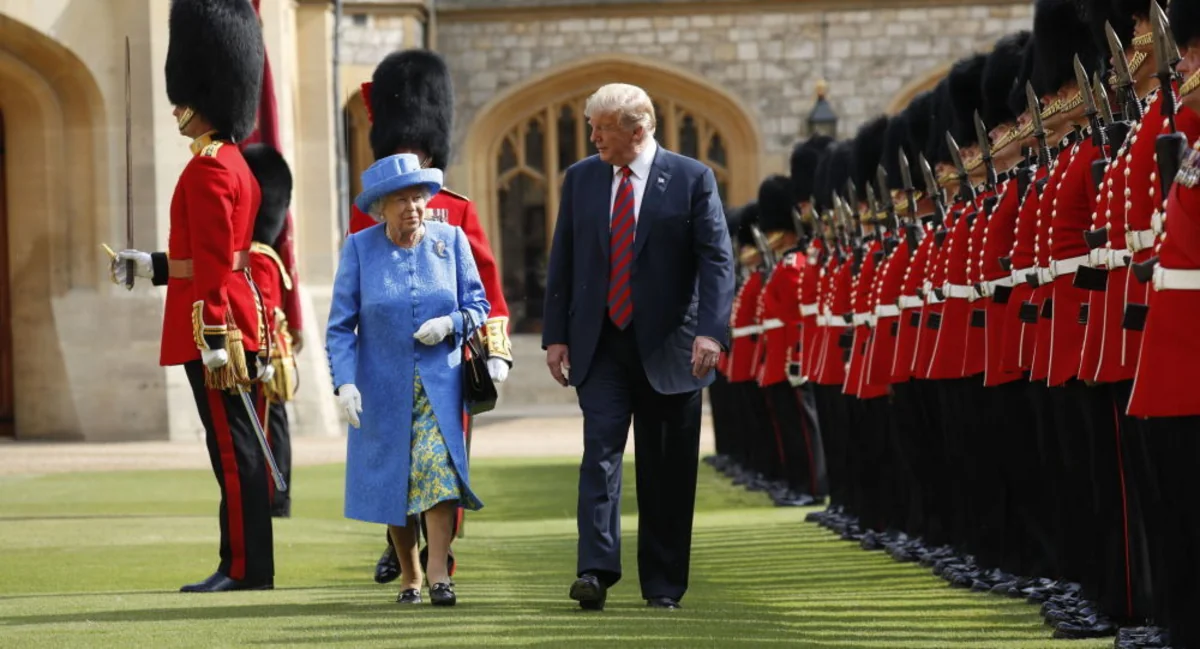 Queen Elizabeth II invites Trump to the UK