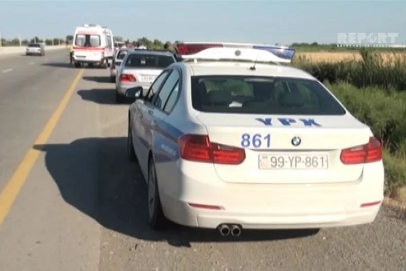 В Баку два человека получили ранения в результате столкновения грузовиков Камаз и Форд