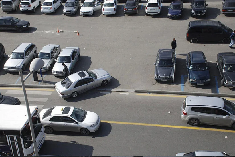 Qanunsuz parklanmaya görə cərimə yazacaq qurumlar məlum olub