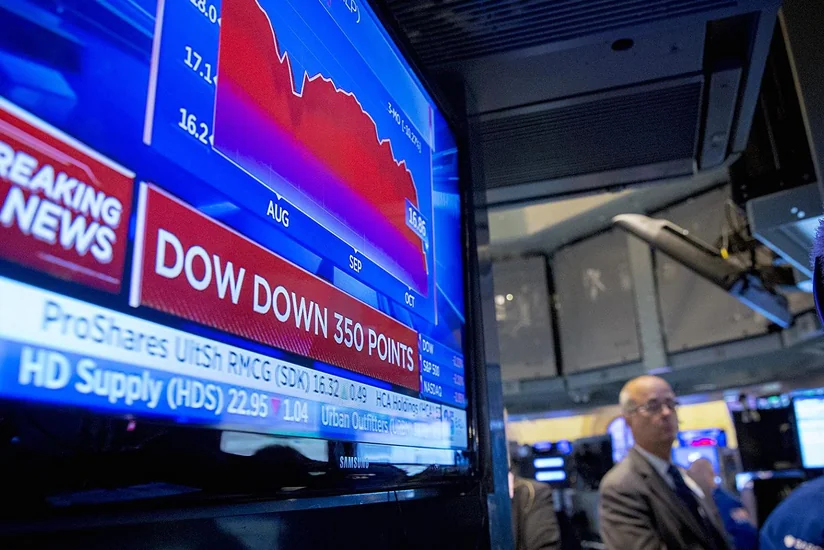 Индекс Dow Jones упал более чем на 300 пунктов