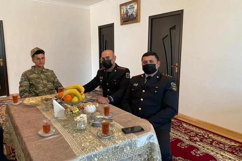 Polis əməkdaşları Topçu Vüsalla görüşüb
