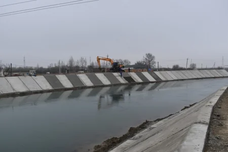 Yuxarı Qarabağ kanalında betonlama işləri aparılır
