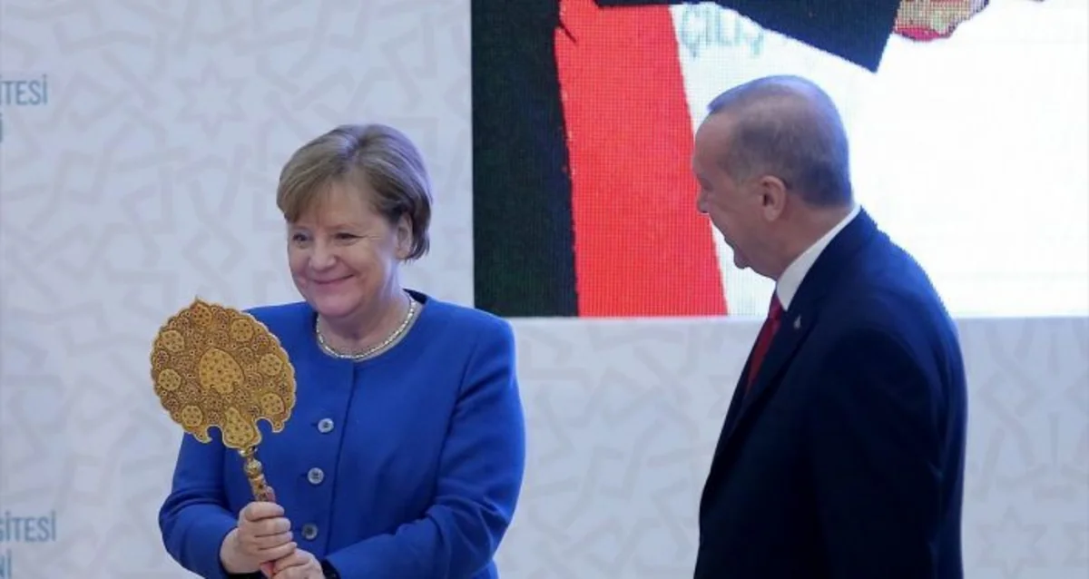 Ərdoğan Merkelə maraqlı hədiyyələr verib - FOTO