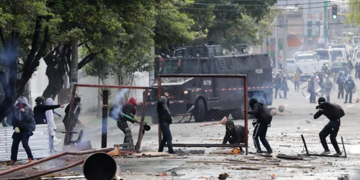 Kolumbiyada universitetdə partlayış zamanı 5 nəfər xəsarət alıb