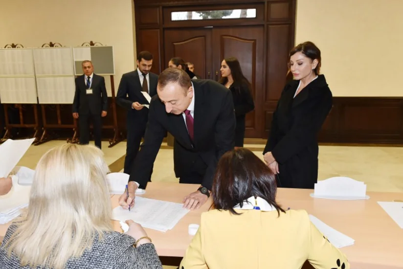 ​Президент Азербайджана Ильхам Алиев проголосовал на избирательном участке №6