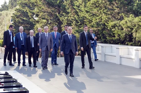 Albaniyanın Prezidenti Şəhidlər xiyabanını ziyarət edib