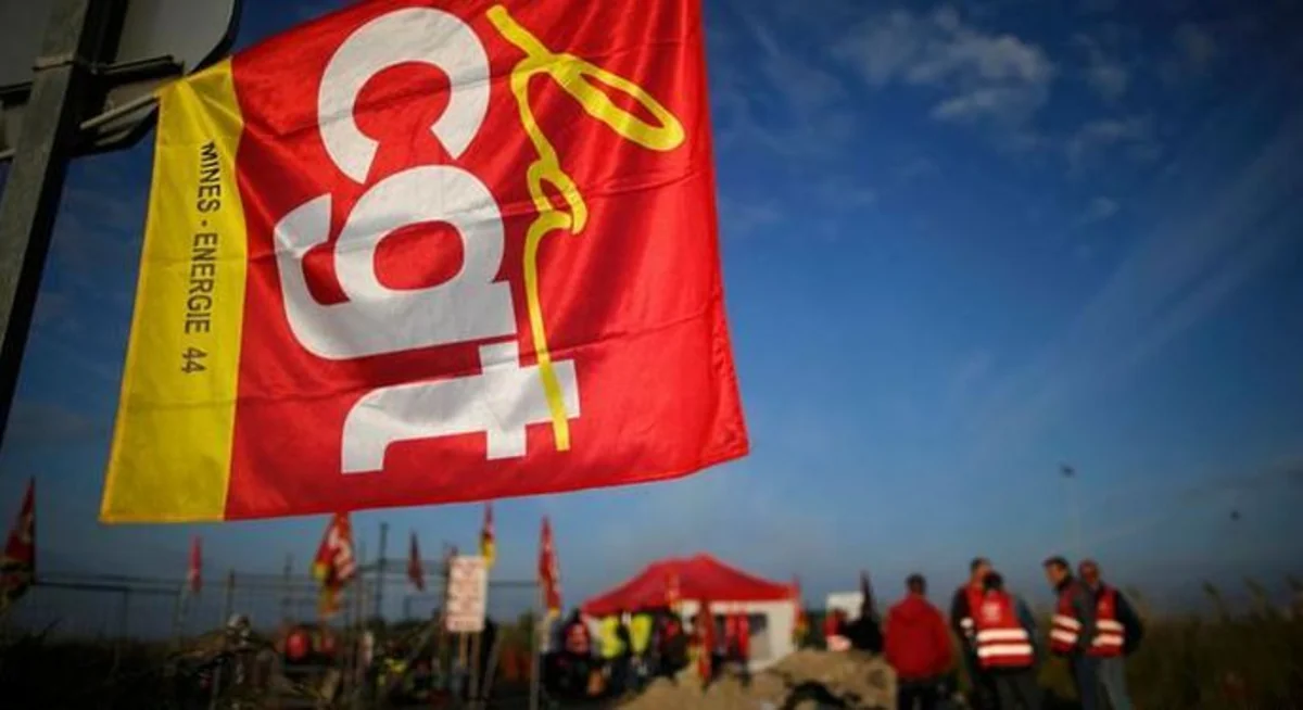 В крупнейшем профсоюзе Франции призвали забастовщиков остановить работу всех НПЗ в стране