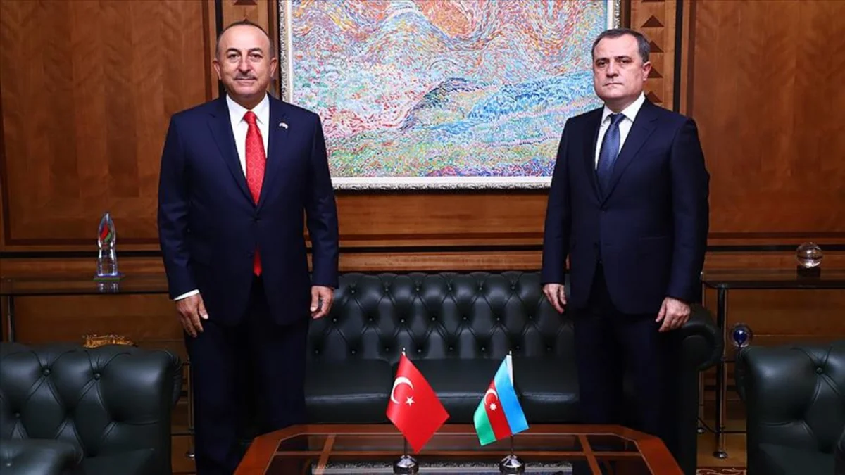 Azerbaijani, Turkish FMs hold phone conversation