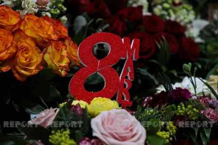 Pandemiyada gül və hədiyyə satışı: razı və narazı olanlar var - VİDEOSORĞU