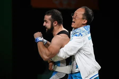 ​Azərbaycanlı ağırlıqqaldıran dünya rekordu vuraraq Olimpiya çempionu olub