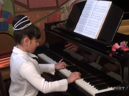 Salyanda 10 yaşlı pianoçu qızın solo konserti keçirilib - FOTO