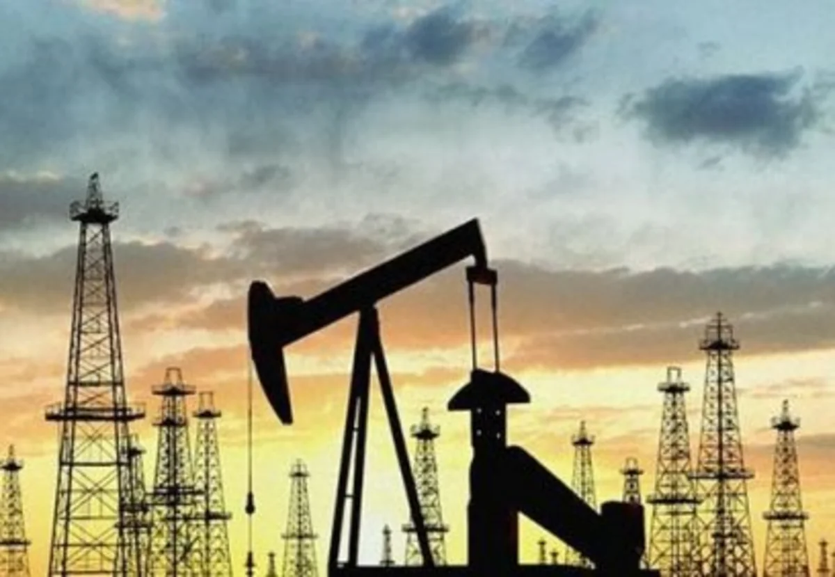 Цена на нефть Brent опустилась ниже $62 за баррель